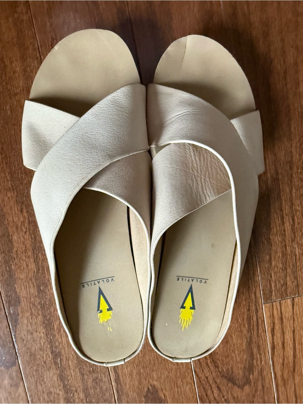 Volatile Women's Leather Ablette crisscross slide sandals size 7US